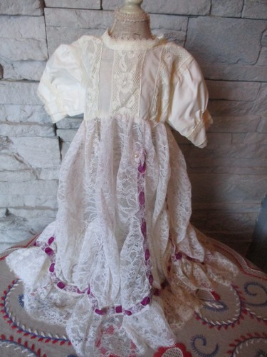 Grande robe dentelle ancienne - grande,