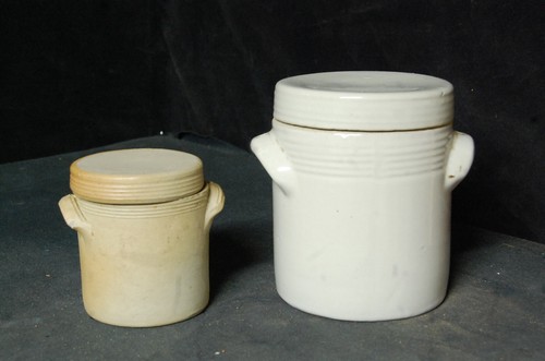 Petits pots couverts en - ,