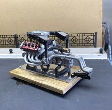 1/8 pas 1/18 Ferrari F40