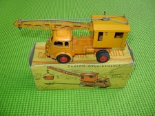 CIJ 3/81 CAMION GRUE RANAULT