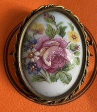 Broche en porcelaine de