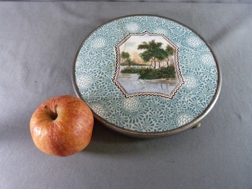 Dessous plat ancien en - dessous,