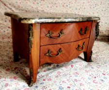 Ancienne COMMODE de MAITRISE