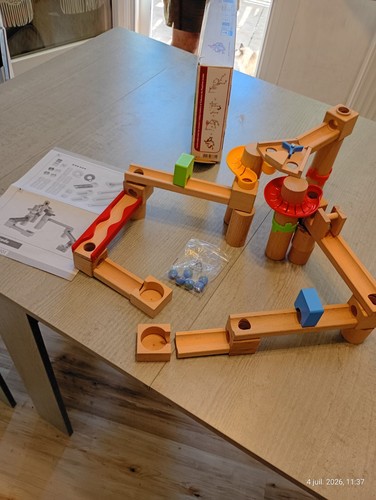 Jeu circuit billes - de, a
