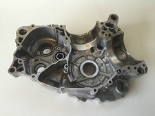 UN CARTER MOTEUR GAUCHE POUR