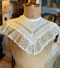 ANTIQUE TEXTILE - LARGE LACE COLLAR WITH SPINDLES - circa 1900 - handmade