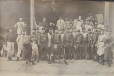 CPA 18 Soldats Groupe avec