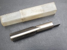 1 taraud 4 lèvres 1 passe M18