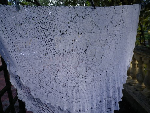 Une nappe ronde - une,