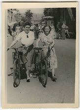 ANTIQUE PHOTO - WOMEN'S CYCLING BIKE - BIKE WOMAN - Vintage Snapshot