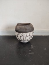 Petit vase en faience moderne