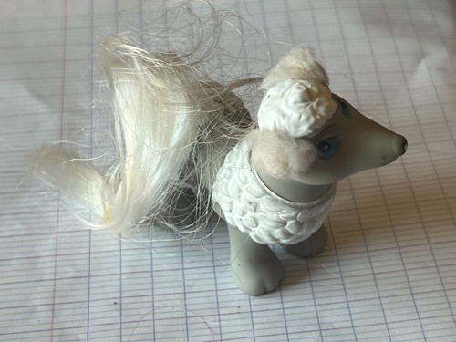 Figurine chien caniche peut - figurine,