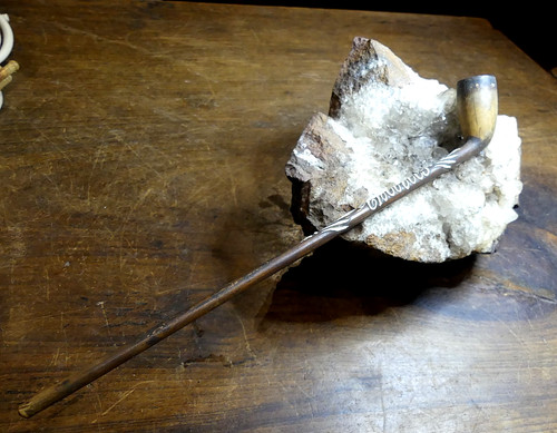 Pipe terre cuite sculptee - terre,