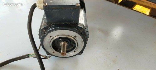 Moteur électrique triphasé