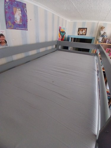 Lit mezzanine bois gris avec