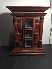 Maison de Poupée: Vitrine
