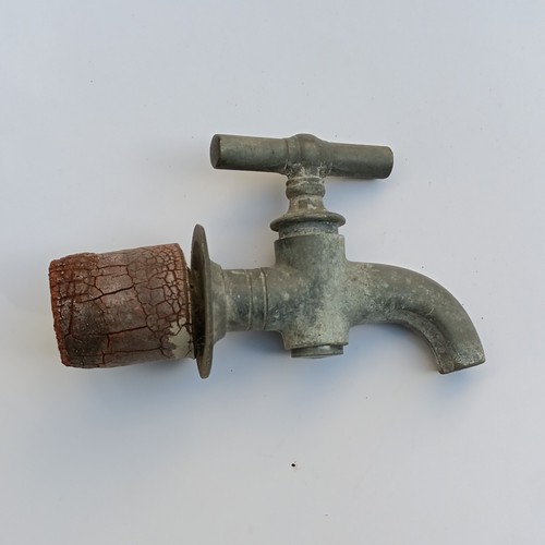 Robinet ancien métal pour - métal.,
