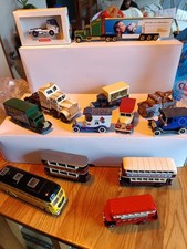 LOT 9 CAMIONS ET 4 BUS