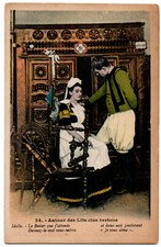 CPA Autour des Lits Clos Bretons. 24. Idylle, le baiser que j'attends, donnez...