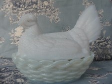 Poule en Opaline blanche