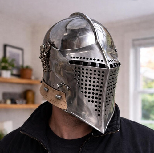 Casque médiéval fermé