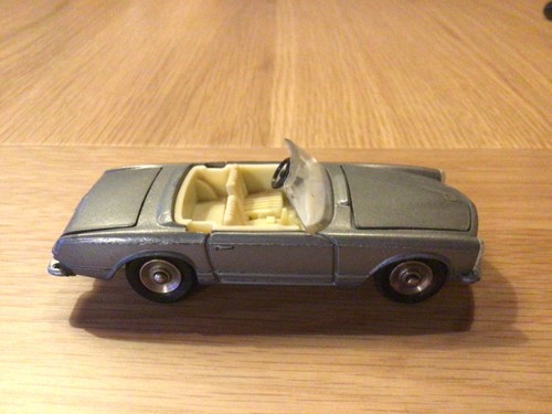 Dinky toys mercedes - 230, sl