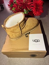 Bottine UGG Beige, neuf avec étiquette, jamais porté, semelle propre 