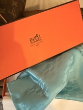 Carré Hermès en soie turquoise motif H – Neuf avec boîte et ruban
