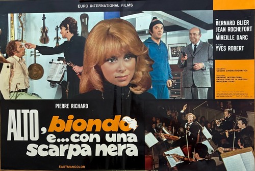 Grand blond avec - grand, une