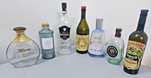 Bouteilles vides liquides - bouteilles,