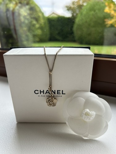 Joli collier chanel modèle - collier,