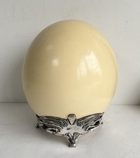 Ancien œuf autruche avec