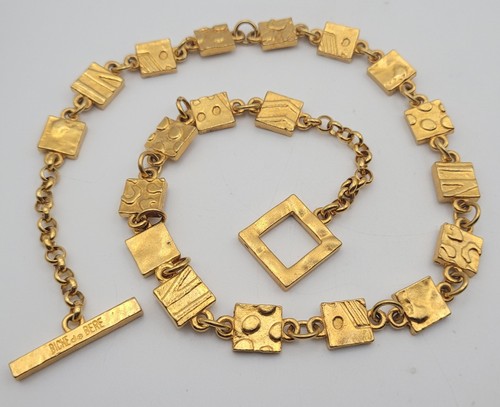 Collier signé biche - signé,