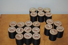 Ancienne bobine en bois DMC.  n° fil 36,40 et 50. NOIR LOT DE 22 bobines