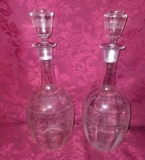 Deux carafes à vin ou à