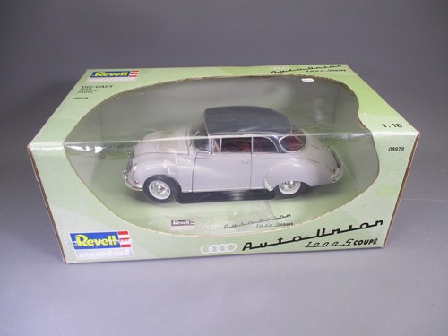 Ax211 revell 18 auto - revell,