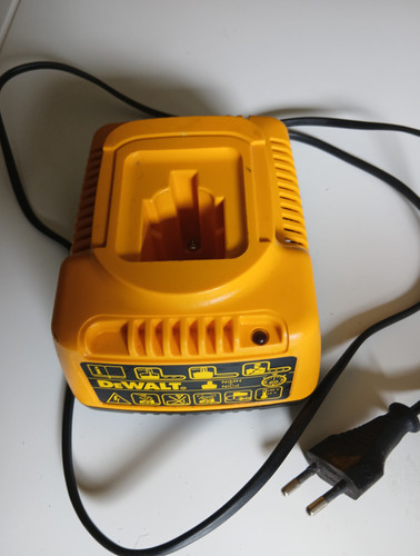 Chargeur batterie dewalt - batterie,