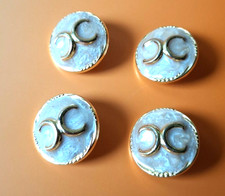 lot de 4 boutons  dorés et nacrés logo CC entrelacés 2 cm