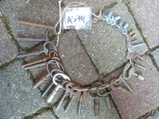 LOT A574  DE 28 CLE CLES CLEFS