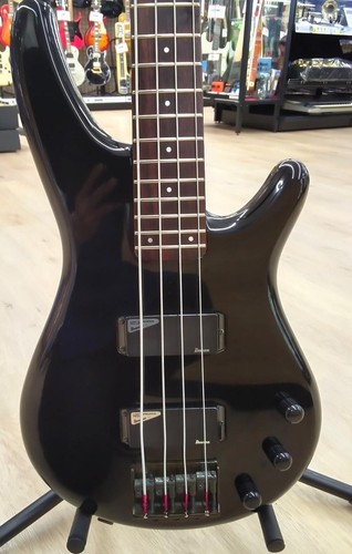 Guitare basse électrique