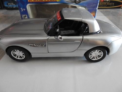 Voiture miniature super - miniature,