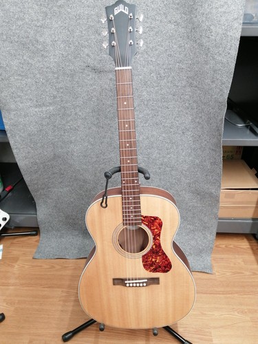 Guitare acoustique électrique