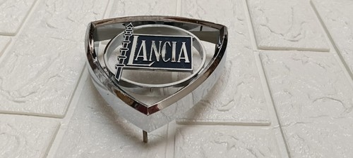 Front grill emblem lancia - front,