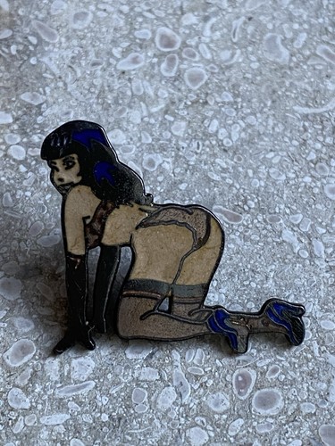 Pin démons - pin’s, pin-up
