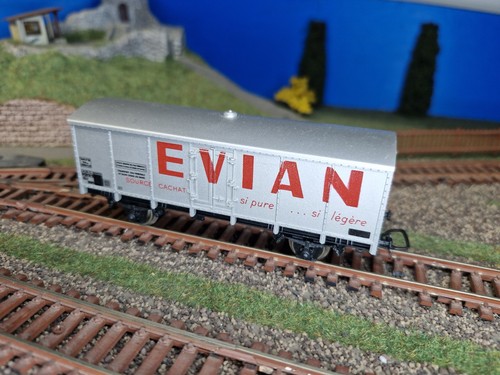 Wagon couvert essieux evian - wagon,