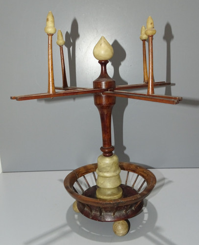 Ancien rouet dévidoir - -,