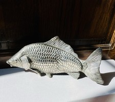 Range courrier ou Porte-menu Poisson carpe Métal argenté zoomorphe vintage déco 