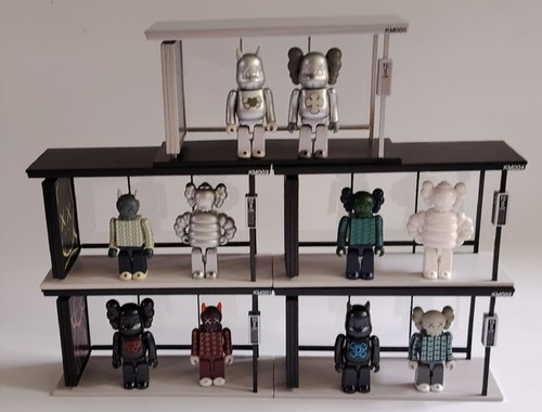 Kaws bus stop - kaws,,