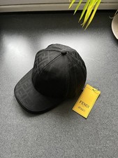 casquette fendi