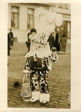 "JEUNE GILLE au CARNAVAL DE BINCHE 1932" original photo G. DEVRED / Agce ROL